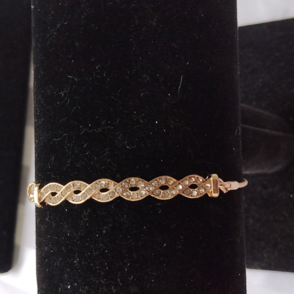 Gold love pull cord bracelet